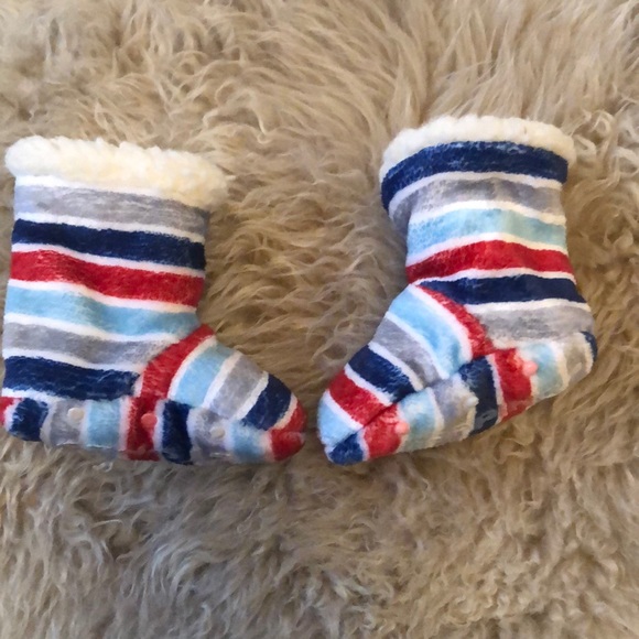 Baby booties brand new - Picture 3 of 3